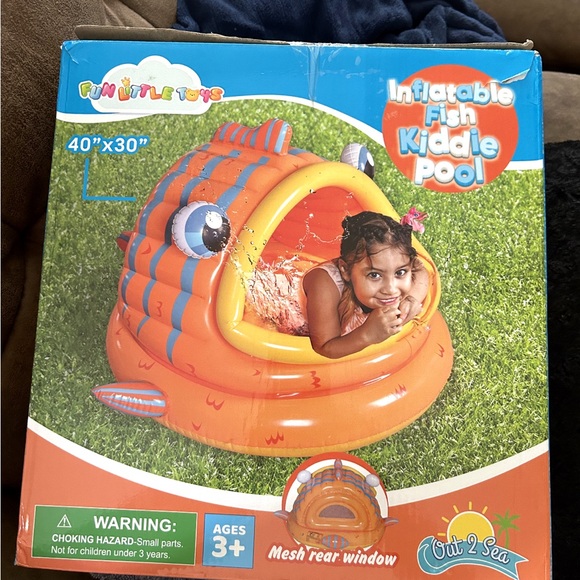 Indoor & Outdoor Inflatable Shade Kiddie 👦🏻👧🏻 Pool with Whale 🐳 Canopy - Picture 2 of 9